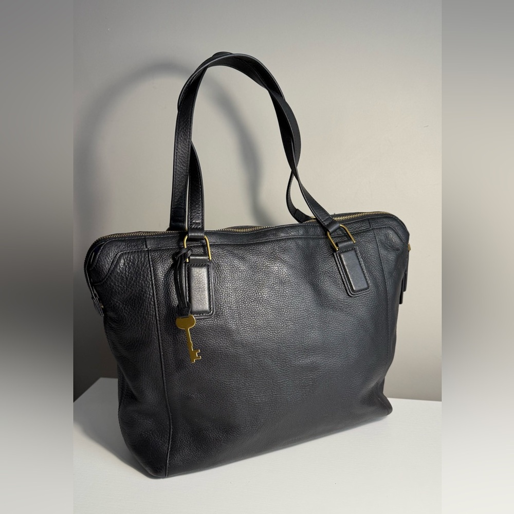 Fossil Women's Jacqueline Tote Black  Real Leather
Bag